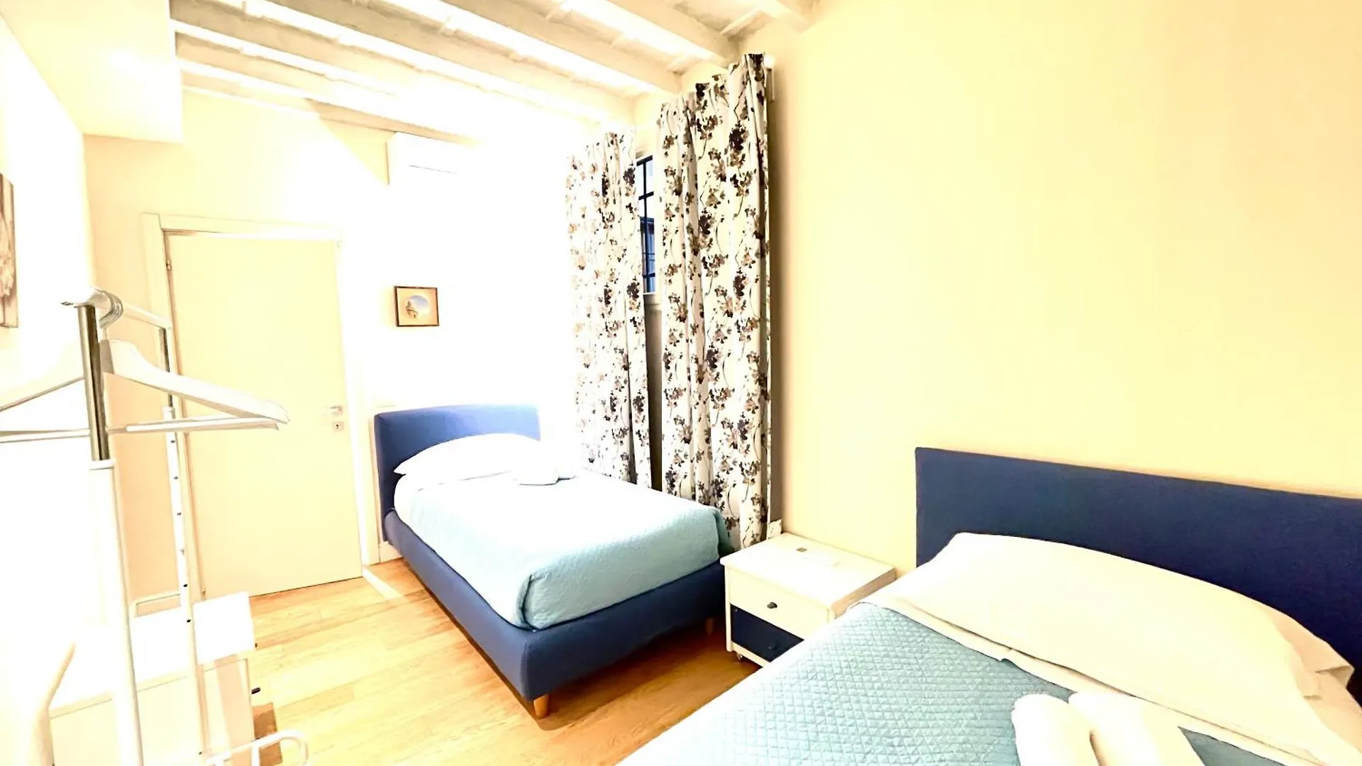شقة Cozy Santa Maria Novella Uffizi Duomo 2Beds-2Baths فلورنس 0*,  إيطاليا