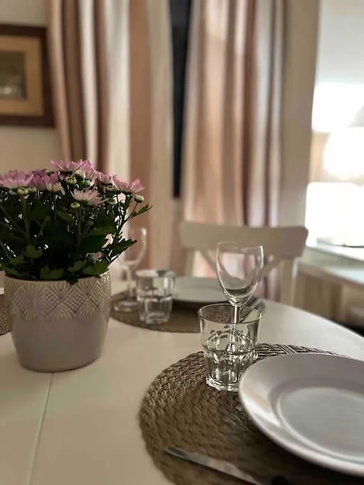 Cozy Santa Maria Novella Uffizi Duomo 2Beds-2Baths Apartment Florence Italy