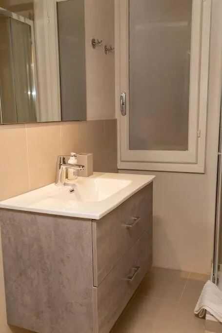 Cozy Santa Maria Novella Uffizi Duomo 2Beds-2Baths Apartment Florence 0*,  Italy