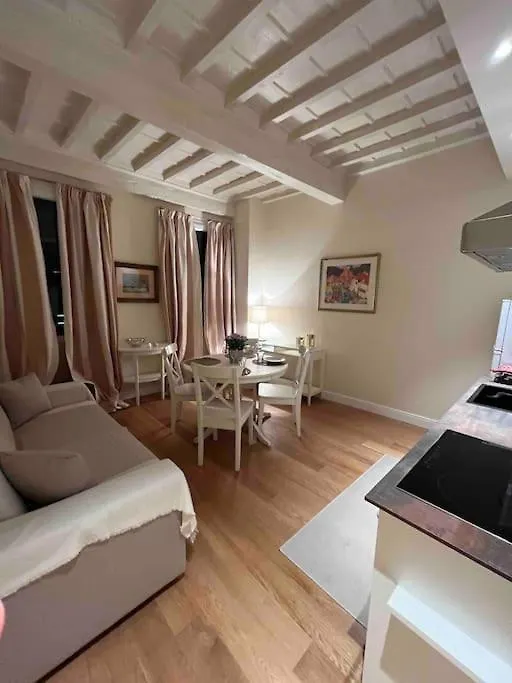 Cozy Santa Maria Novella Uffizi Duomo 2Beds-2Baths Apartment Florence Italy