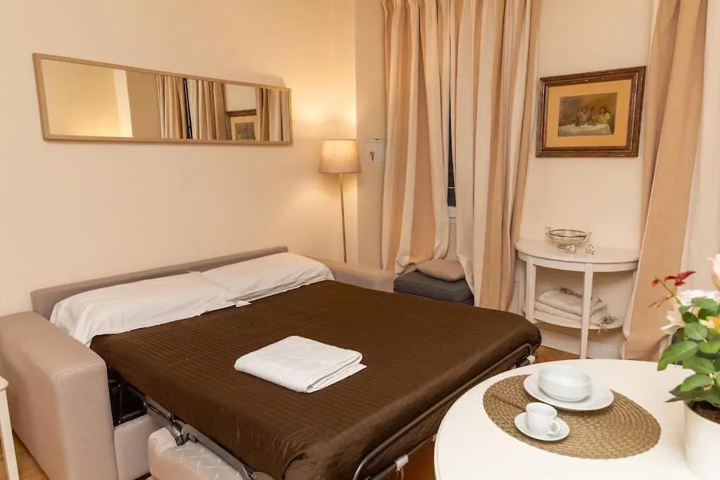 Cozy Santa Maria Novella Uffizi Duomo 2Beds-2Baths Apartment Florence