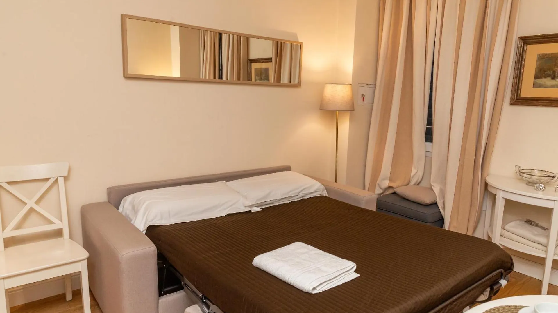 Cozy Santa Maria Novella Uffizi Duomo 2Beds-2Baths Apartment Florence